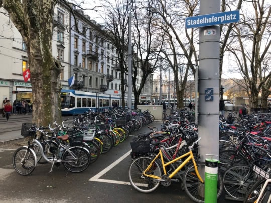 Kostenfreie Veloabstellplätze in der Umgebung des Bahnhofs Stadelhofen